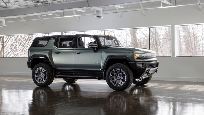 2024 GMC HUMMER EV SUV Is a Large Electric Off-Roader